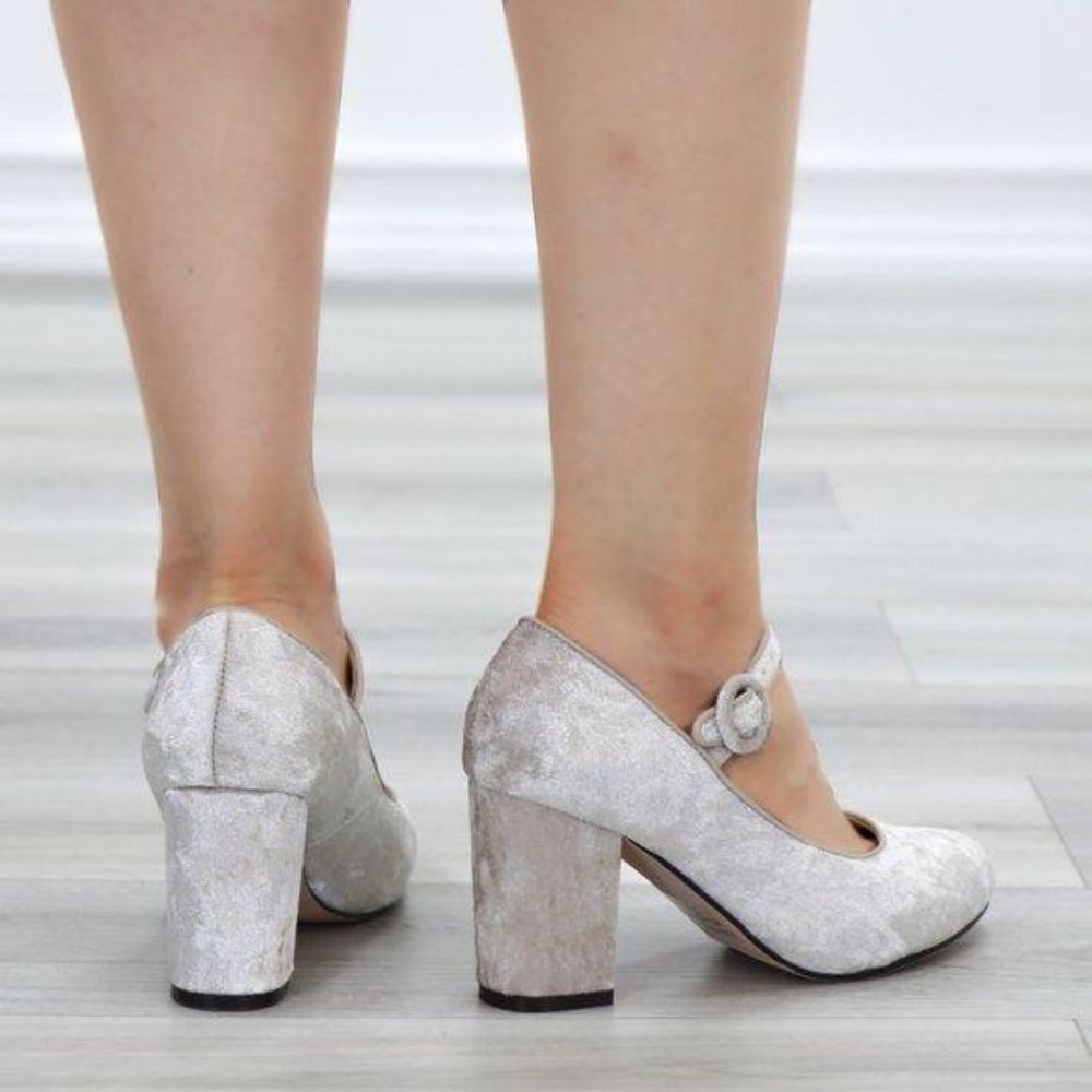 Cutest Velvety Nude Vintage Chunky Heel Pumps - Picture 10 of 10
